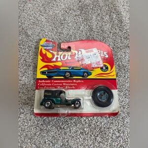 1993 Hot Wheels Vintage Collection Paddy Wagon car toy
Hot wheels car